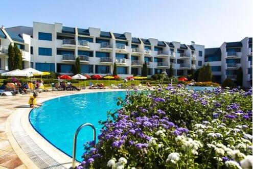 НА МОРЕ в Свети ВЛАС, хотел Синева Парк на брега 4: Нощувка на база All Inclusive за 47 лв. на Човек + БАСЕЙН