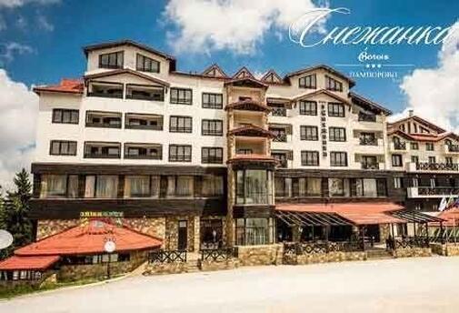 Септемврийски празници в ПАМПОРОВО, Хотел СНЕЖАНКА: Нощувка на база All inclusive Light само за 49 лв. на ЧОВЕК + DJ + ПЛУВЕН БАСЕЙН и САУНА!